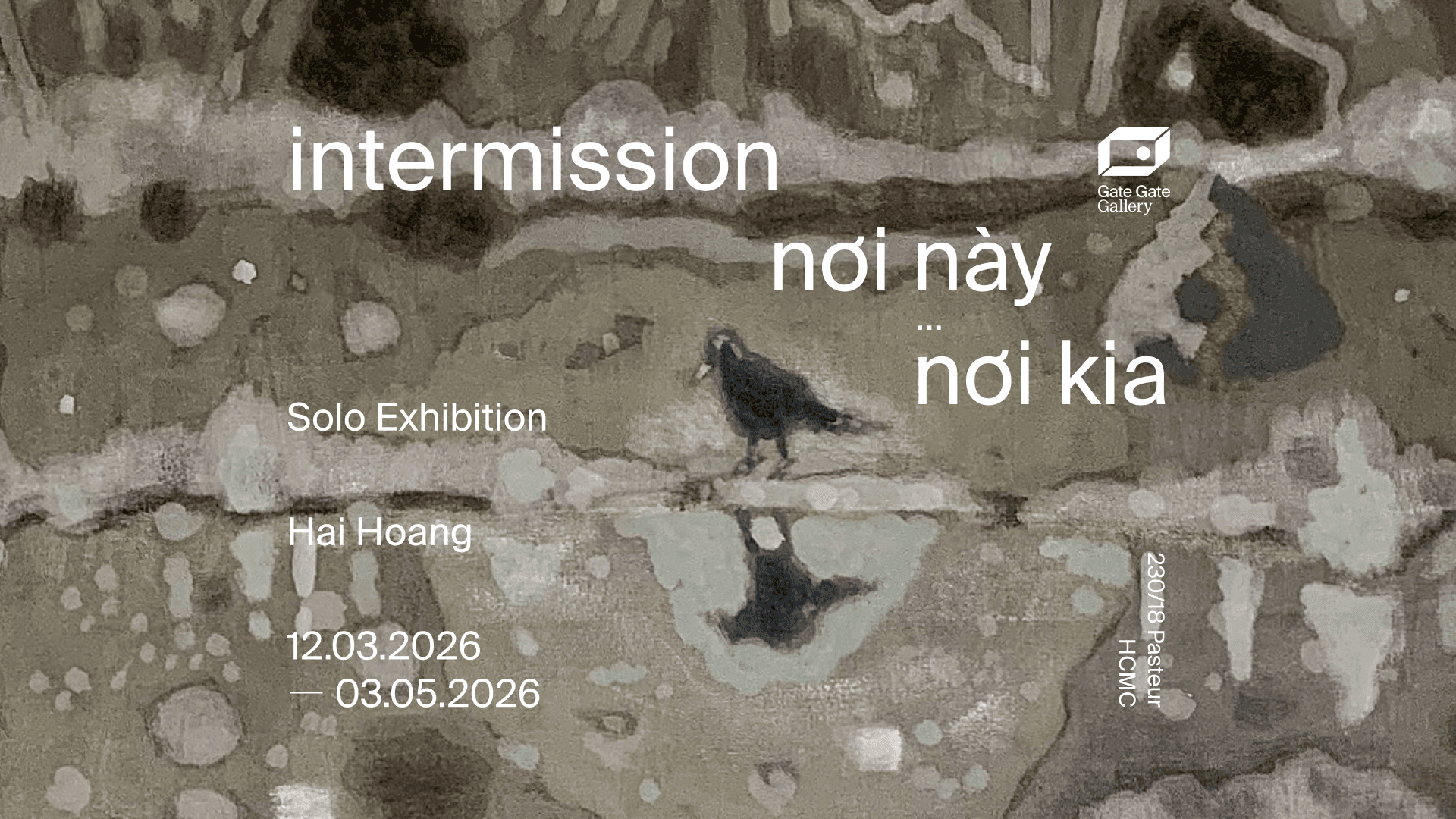 “Intermission” là khoảng nghỉ giữa các hồi trong một vở kịch, một sự tĩnh lặng tạm thời trước khi câu chuyện tiếp diễn. Tựa đề gợi tả một trạng thái ở lại thay vì giải quyết - ở lại với bất định, u hoài và sự chú tâm lặng lẽ mà không tìm kiếm sự sáng tỏ tức thì. Những bóng dáng nhỏ, phong cảnh và các nhân vật quan sát cùng tồn tại trong “Intermission”. Điều hiện ra là một sự khẳng định nhẹ nhàng về hiện diện: một lời mời tạm dừng, chú tâm và suy ngẫm về những gì ta sẵn lòng gìn giữ.